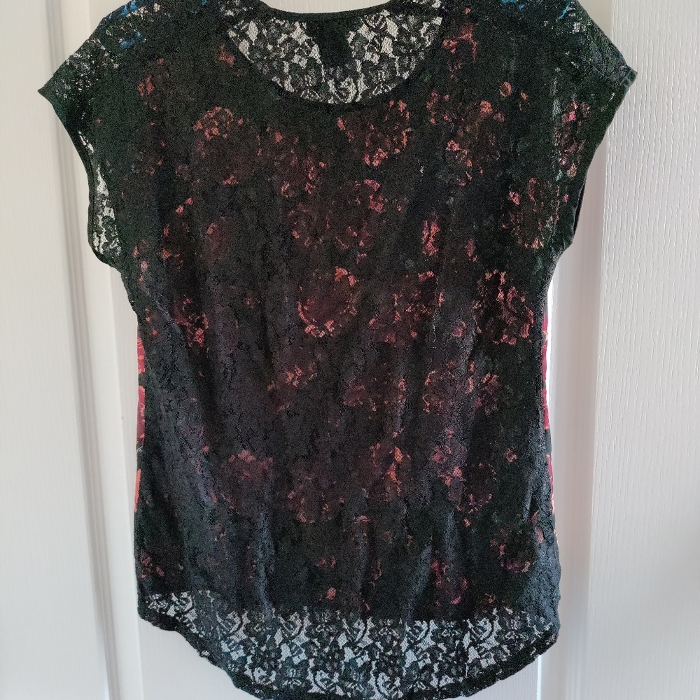 Rose Pattern Top 🌹 - Picture 2 of 4